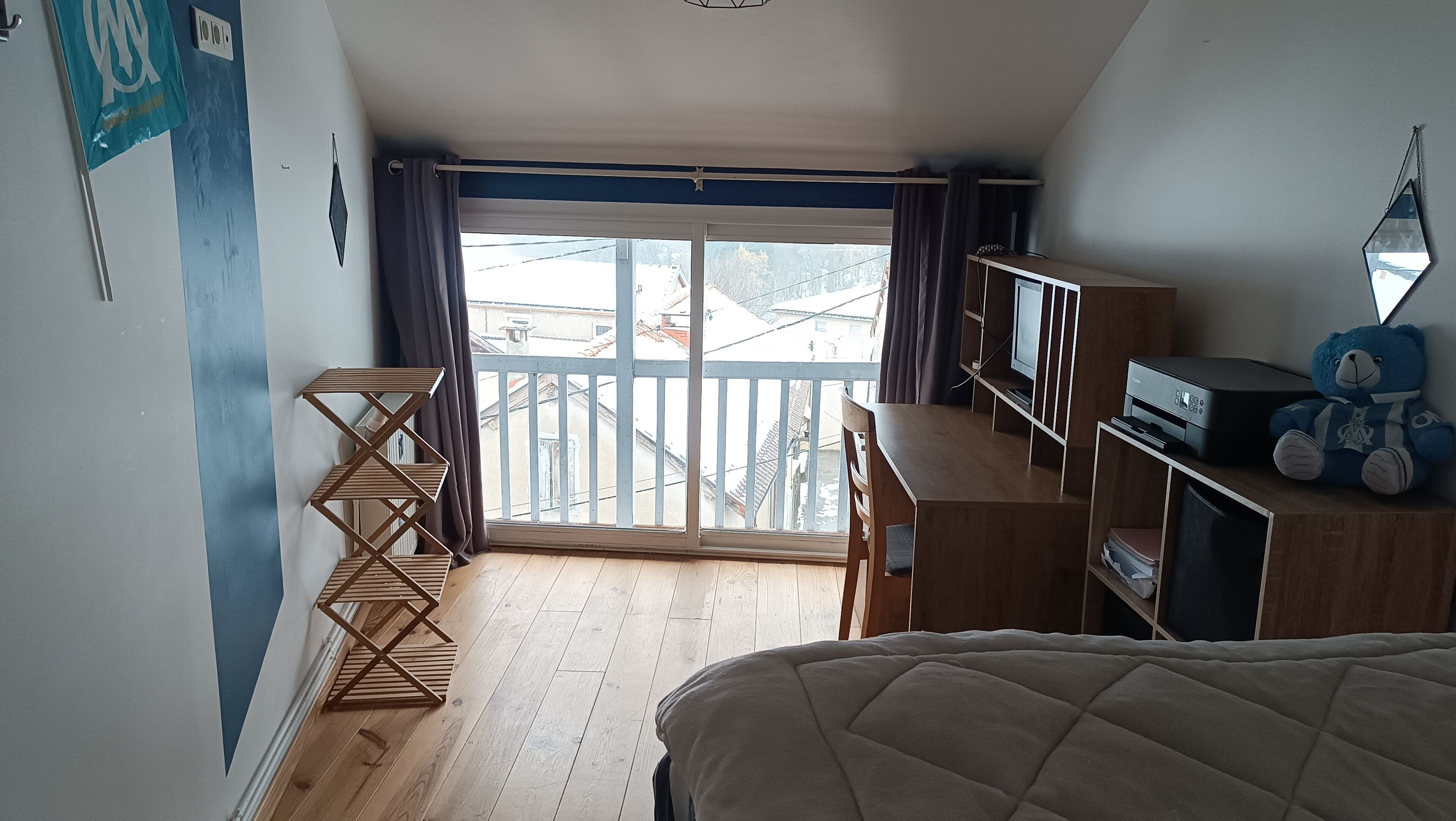 3 habitaciones, tabla de planchar con plancha y ropa de cama 