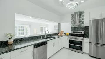 Micro-ondas, fogão, cooktop, lava-louças