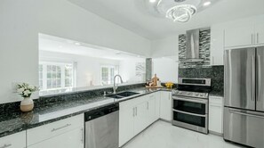 Micro-ondas, fogão, cooktop, lava-louças