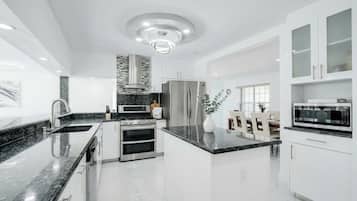 Micro-ondas, fogão, cooktop, lava-louças