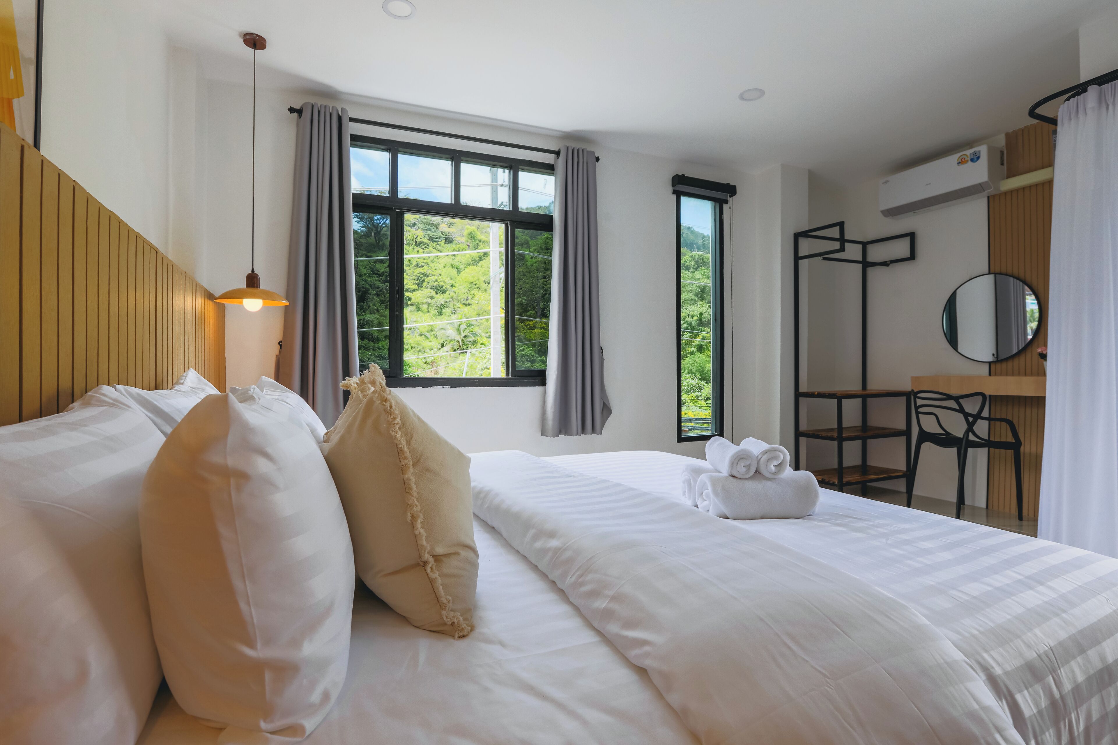 4 bedrooms, iron/ironing board, WiFi