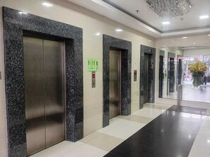 Luokittelematon kuva, 4 kautta 13, painike