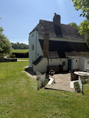 Outdoor dining - Park Lodge, charming countryside stay near Lulworth Cove (East Lulworth)