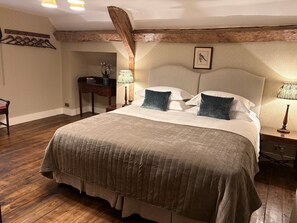 4 bedrooms, iron/ironing board, travel cot, WiFi - Park Lodge, charming countryside stay near Lulworth Cove (East Lulworth)