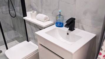 Familiehus, 6 soverom | Bad | Toalettartikler (inkludert), hårføner og håndklær