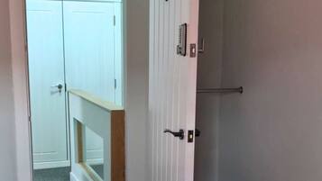 Family House, 6 Bedrooms | Interior