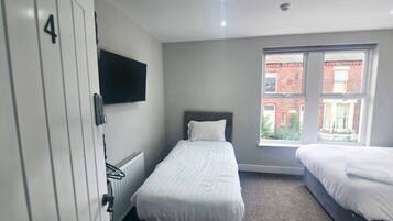 Family House, 6 Bedrooms | Free WiFi