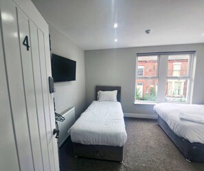 Family House, 6 Bedrooms | Free WiFi