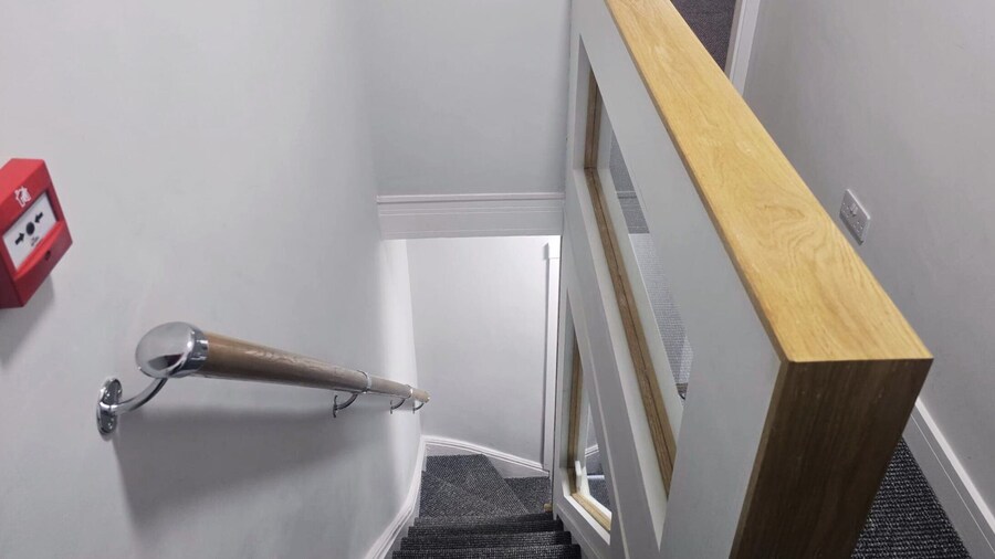 The Red Lounge House - sleeps 14