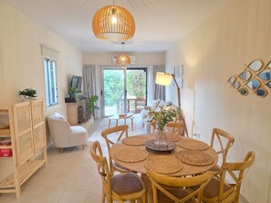 Room - Ambrosia Townhouse by Staycom (Paphos)