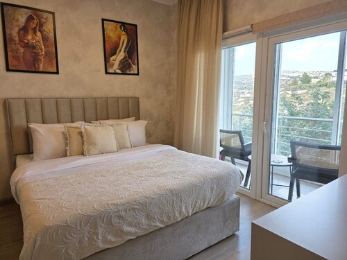 White Arches Haven by Staycom