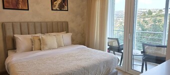 White Arches Haven by Staycom