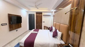 Deluxe Double Room - Euronite Suites (New Delhi)