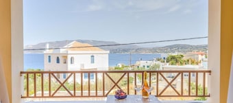 Aloustina Apartment for 4, 50m from the Sea in Archangelos