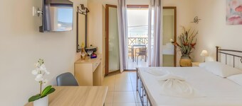 Appartement 'Aloustina' à 50 m de la mer, à Archangelos