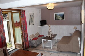 Living area - l'estagnol - 3* gîte in the heart of the mountains - 35 m2 (Arrens-Marsous)