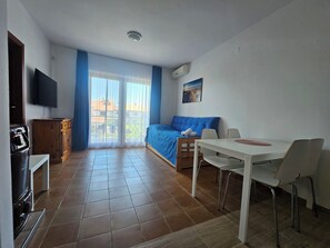 Living area - Vacation apartment with garden and barbecue facilities - Apartman 3 (Valbandon)