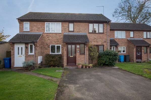 Exterior - Private Garden House Near Windsor (Old Windsor)