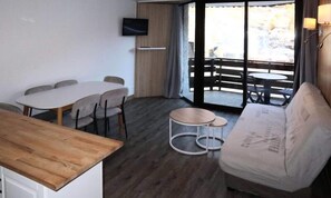 Living area - Apartment in Les Carlines by Ski Slopes (Les Orres)