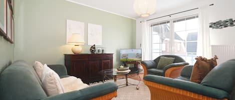 TV, books, stereo
