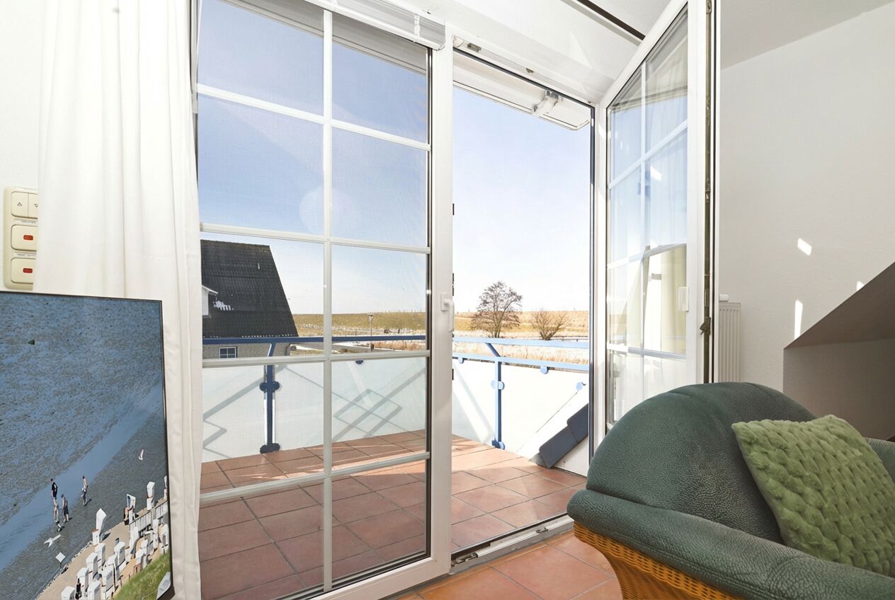 Téléviseur, livres, chaîne audio