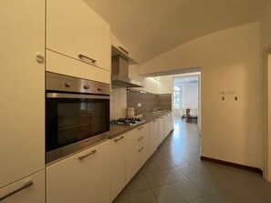 Kühlschrank, Ofen, Herdplatte, Geschirrspüler