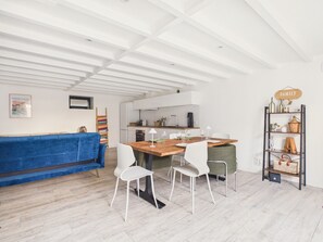 Dining - 350m from Port – Apartment for 4 with terrace (Le Pouliguen)