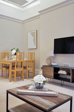 Basic Apartment | Dining - Hertford Flat 10 (London)