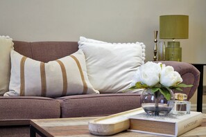 Basic Apartment | Living area - Hertford Flat 10 (London)