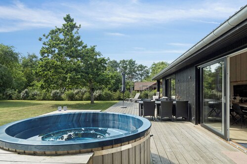 Dejligt sommerhus med vildmarksbad og shelter