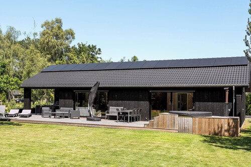 New and modern holiday home with hot tub