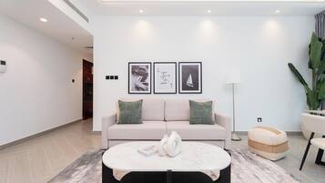 Deluxe Apartment, 1 Bedroom, Balcony, Marina View | Living area