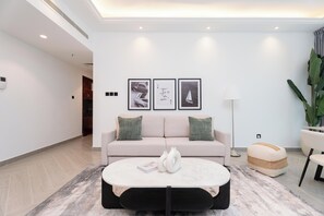 Deluxe Apartment, 1 Bedroom, Balcony, Marina View | Ruang tamu