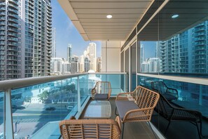 Apartamento urbano, 1 quarto, sacada, vista para a marina | Sacada