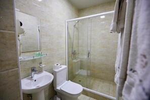 Ücretsiz banyo/kozmetik ürünleri, sabun, şampuan, tuvalet kâğıdı