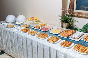 Free daily buffet breakfast