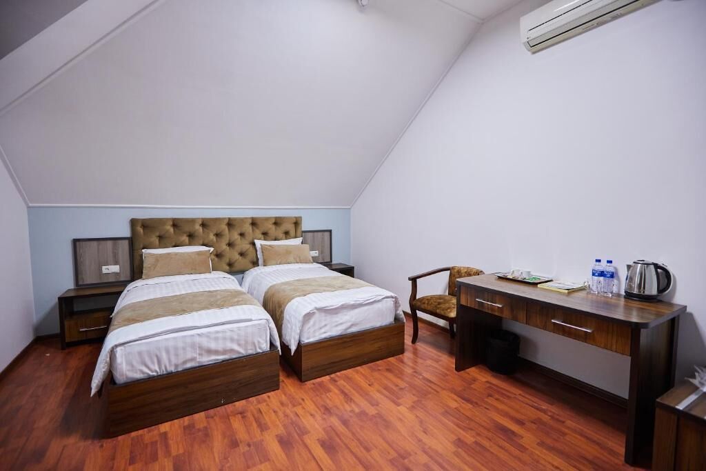 Standard Twin Room, Courtyard View | Desk, laptop workspace