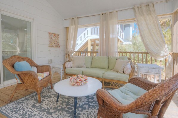 Smart-TV, Kamin, Bücher