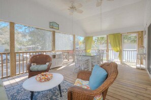 Smart-TV, Kamin, Bücher