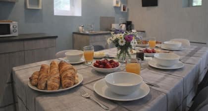 Bed and Breakfast 'Chambre Familiale' with Private Terrace, Shared Garden and Wi-Fi