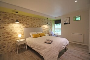 Unclassified image, 4 of 20, button - Bed and Breakfast 'Du Rez De Chaussée' with Private Terrace, Shared Garden and Wi-Fi (Bersac-sur-Rivalier)