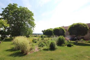 Unclassified image, 3 of 20, button - Bed and Breakfast 'Du Rez De Chaussée' with Private Terrace, Shared Garden and Wi-Fi (Bersac-sur-Rivalier)