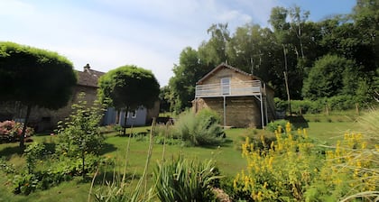 Bed and Breakfast 'Du Rez De Chaussée' with Private Terrace, Shared Garden and Wi-Fi