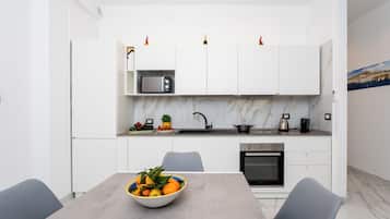 Apartament, 2 dormitoris, cuina, vistes a la ciutat | Cuina privada | Cafetera exprés i bullidora elèctrica