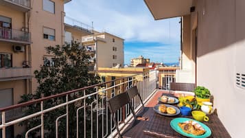 Apartament, 2 dormitoris, cuina, vistes a la ciutat | Terrassa o pati