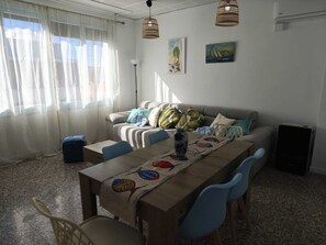 Apartment, 3 Bedrooms, Beachside | Dining room - SeaSuites Blue (Cullera)