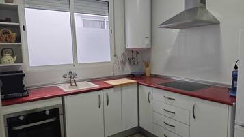 Huoneisto, 3 makuuhuonetta, rannalla | Yksityinen keittiö