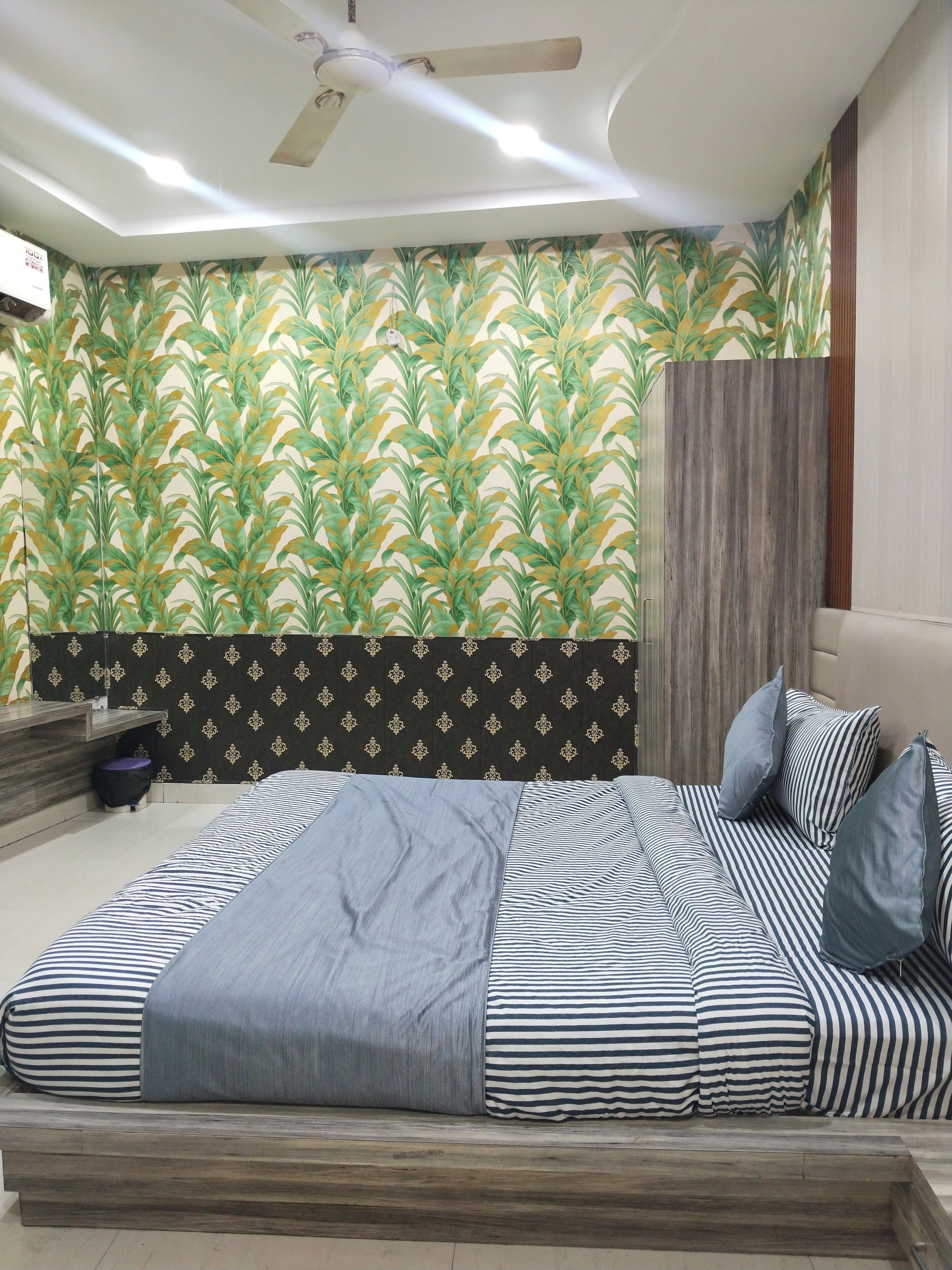 Quarto luxo | Ferros/tábuas de passar roupa, Wi-Fi de cortesia