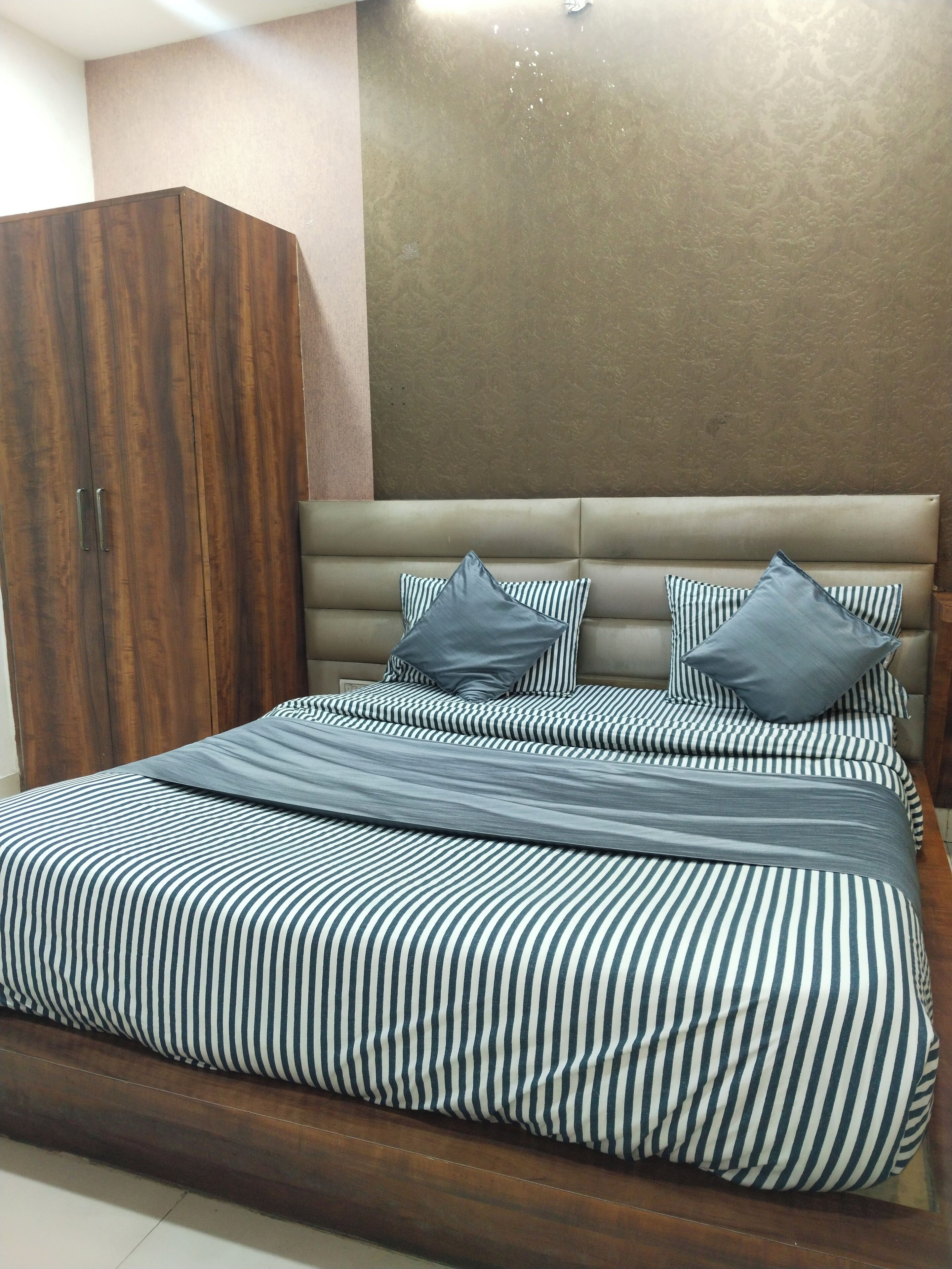 Rom – deluxe | Strykejern/-brett og wi-fi (inkludert)