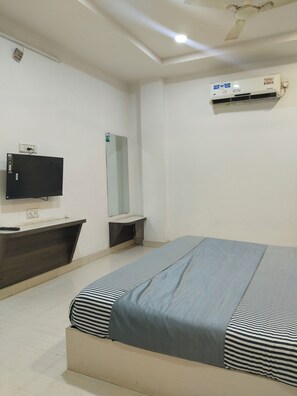 Quarto luxo | Ferros/tábuas de passar roupa, Wi-Fi de cortesia